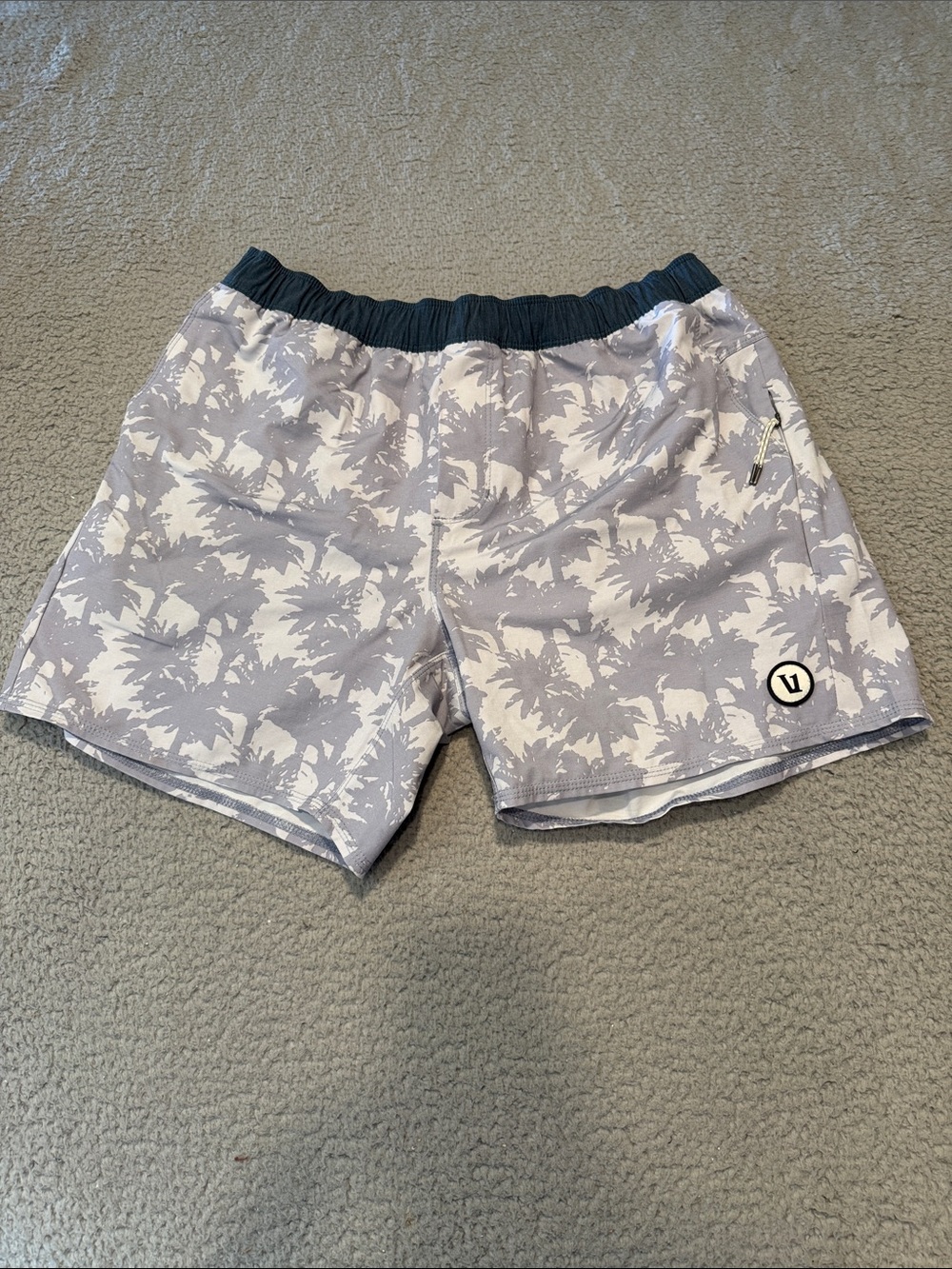 VUORI Cape Short Gray Palm-Print Men’s Swim Trunks with Elastic Waist size L